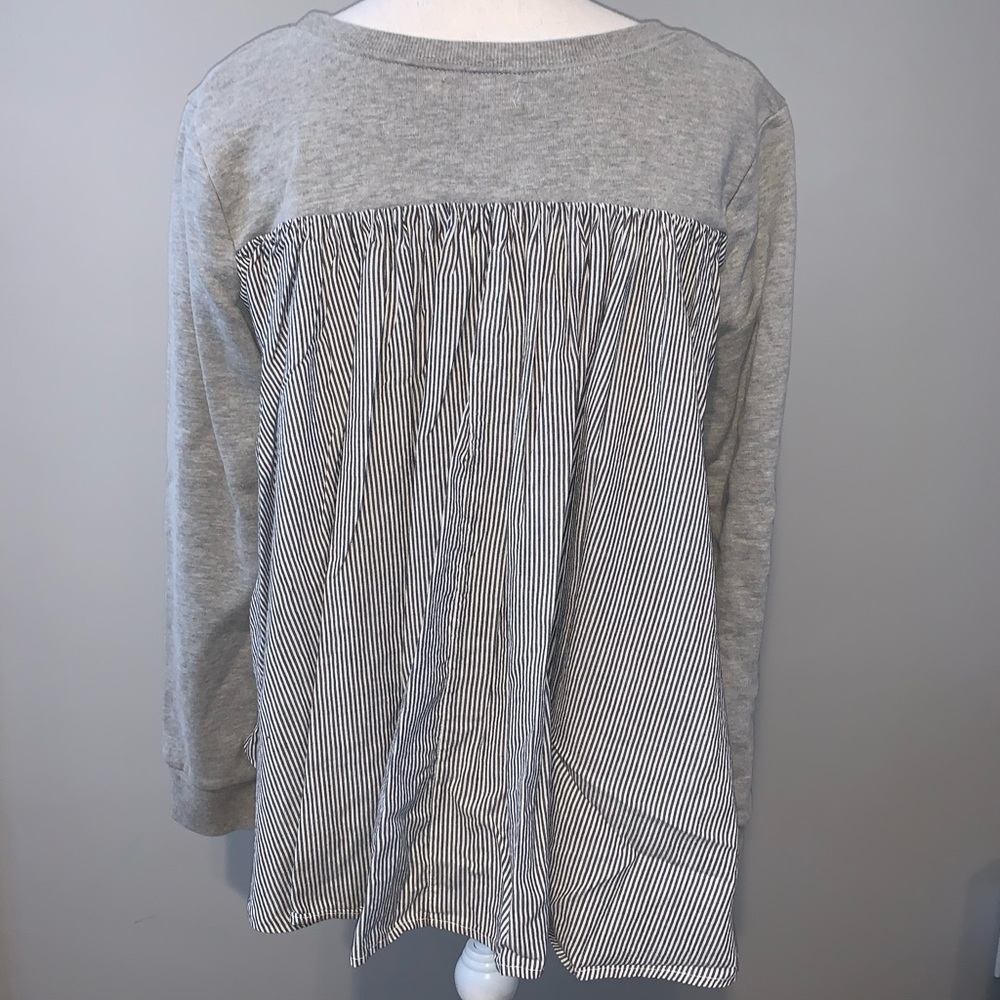 Kensie Gray Pleated Back Sweatshirt - Picture 3 of 7